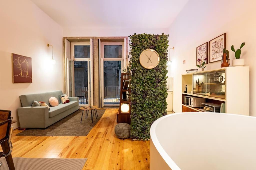Viva Jolicoeur Apartment *